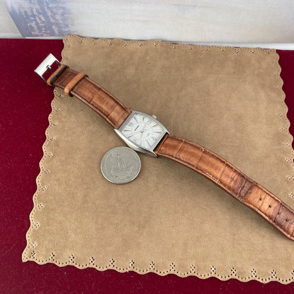 Tourneau Watch with Swiss Designed with Beautiful Guilloche Enamel Dial - Picture 6 of 9